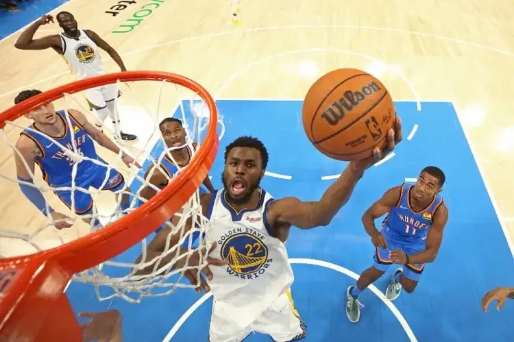  库里三分雨狂飙赛季新高勇士浇灭太阳火热势头